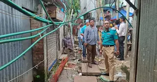 টঙ্গীর ‘মাদকের হাট’ হাজীর মাজার বস্তিতে অভিযান; অবৈধ বিদ্যুৎ ও ইন্টারনেট সংযোগ বিচ্ছিন্ন